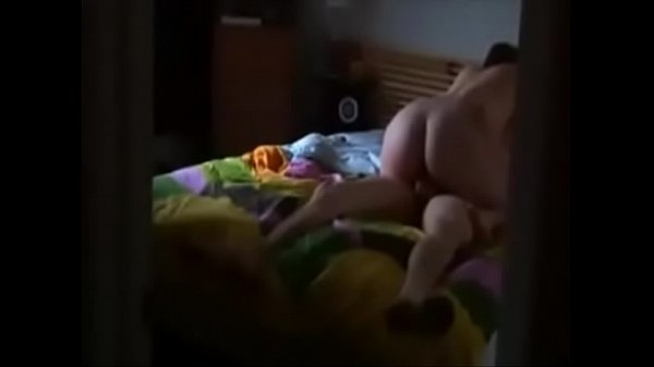 Filho filmou o pai metendo a rola na xana da sua m&atilde;e