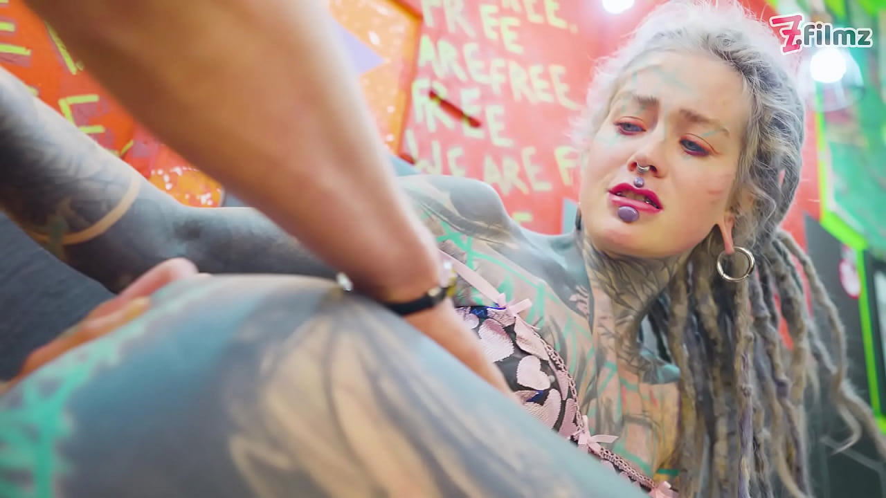 Tattoo Artist Turned Anal Toy &ndash; Pornstar Fucked by Her Own Customer