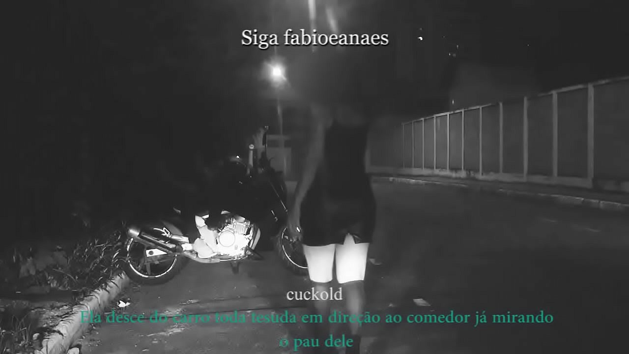 Esposa namorando o amigo do marido em plena rua