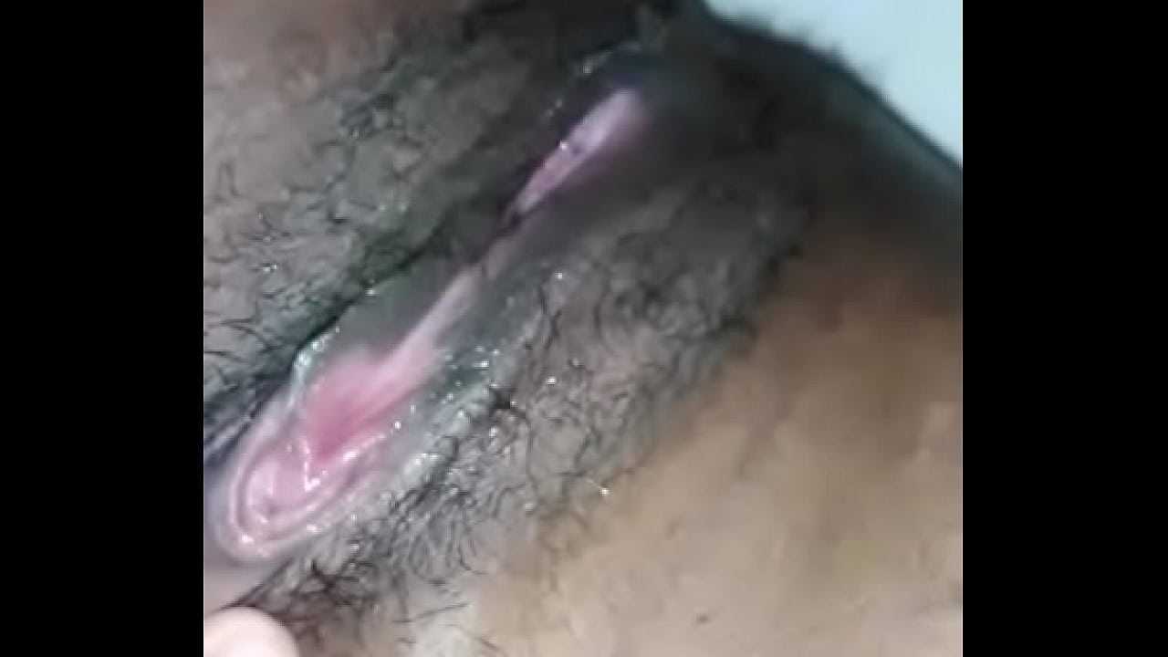 Siririca gostosa (d&aacute; pra sentir o cheiro dessa buceta)