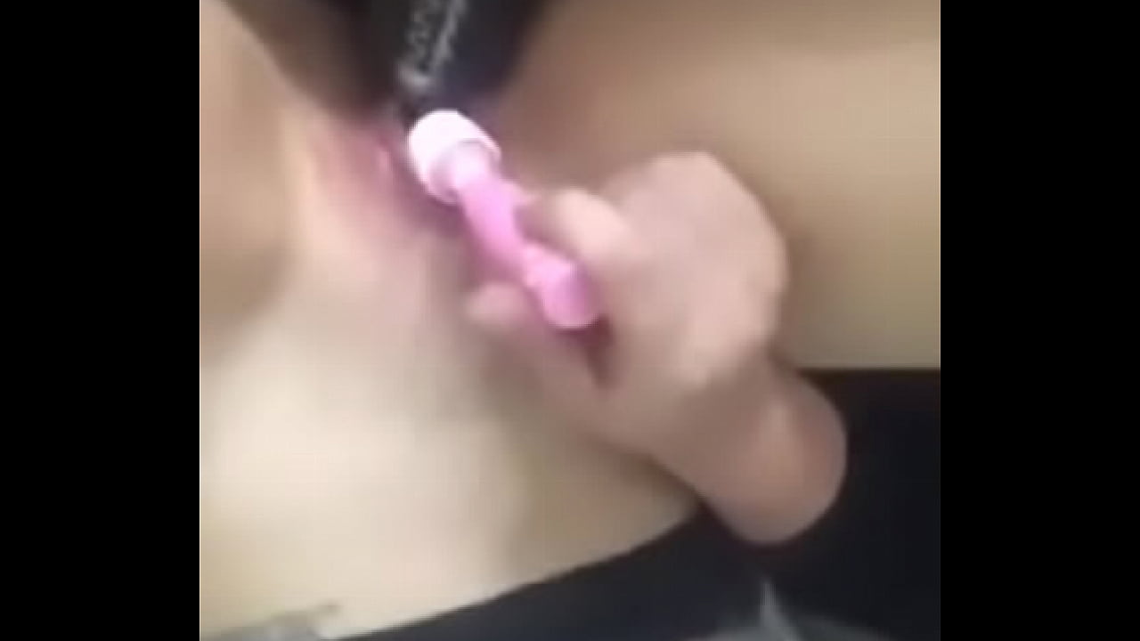 Despu&eacute;s de peinarse se mete el cepillo