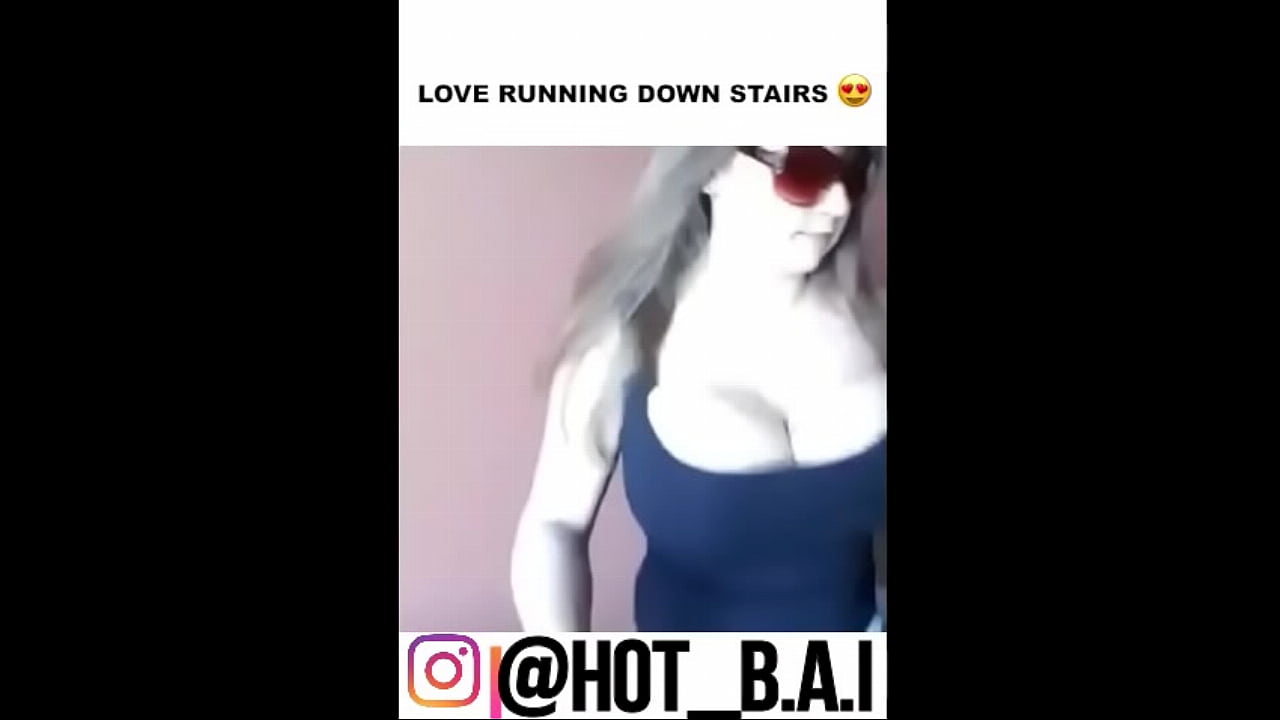 BOUNCE BOUNCE?love Running Down Stairs