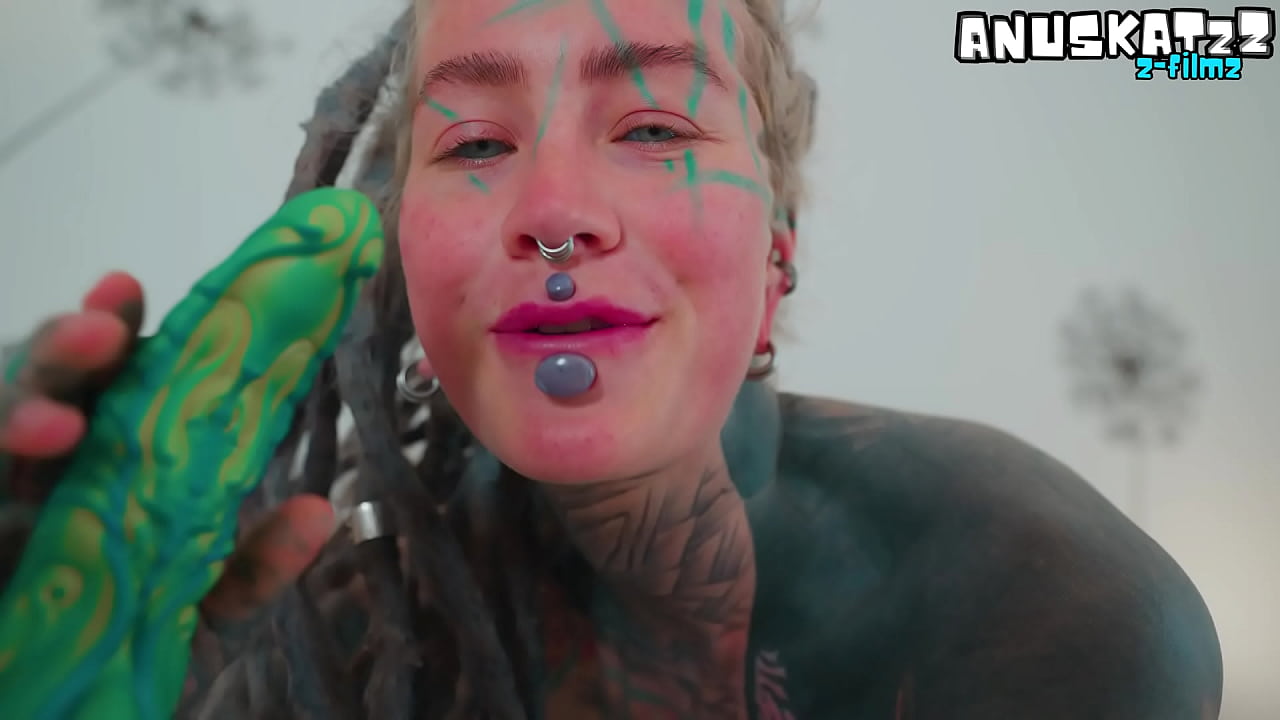 Dread Horny Girl I Masturbate and Fuck My Pussy with Big Toy!