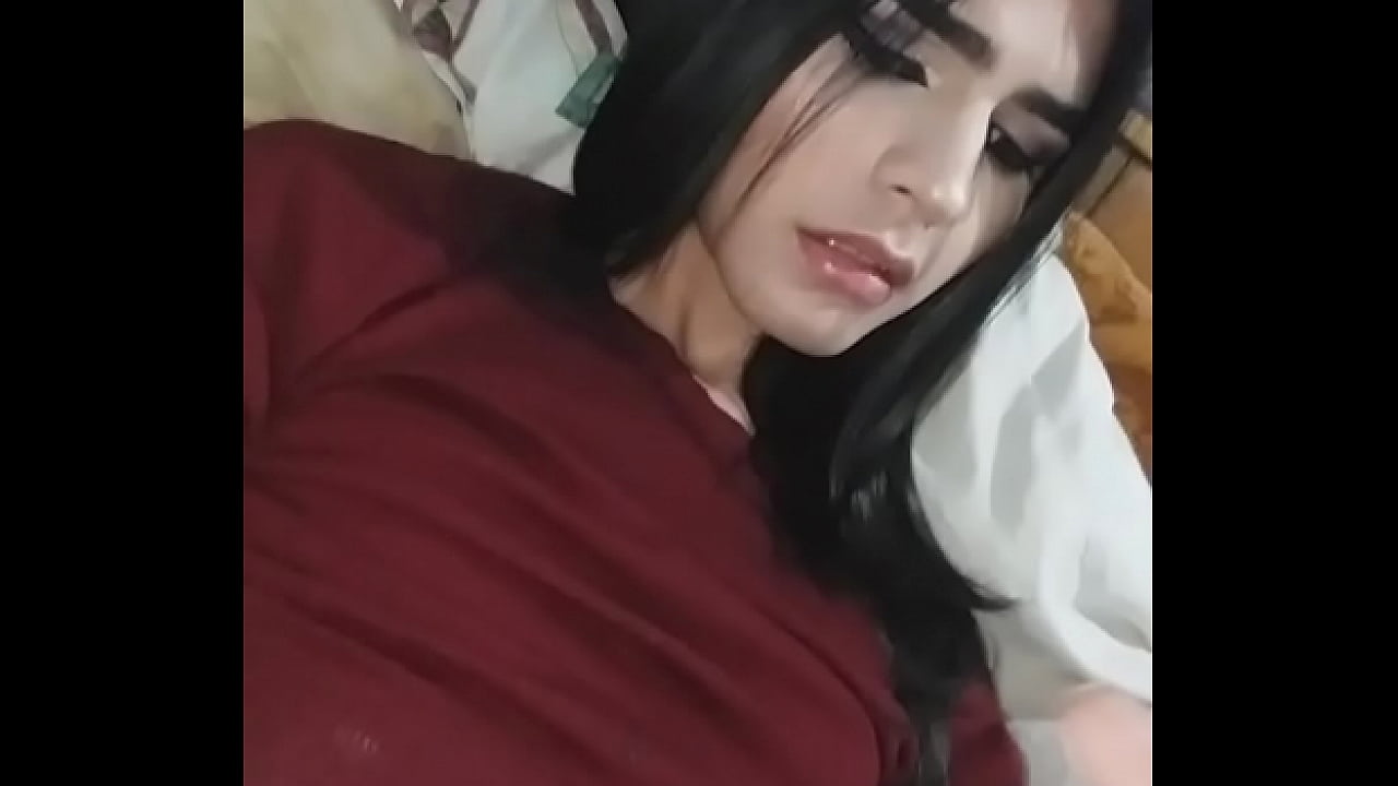 Chilena con ganas de acabar en tu boquita se pajea hasta correrse en todo su estomaho quedando con ganas de mas