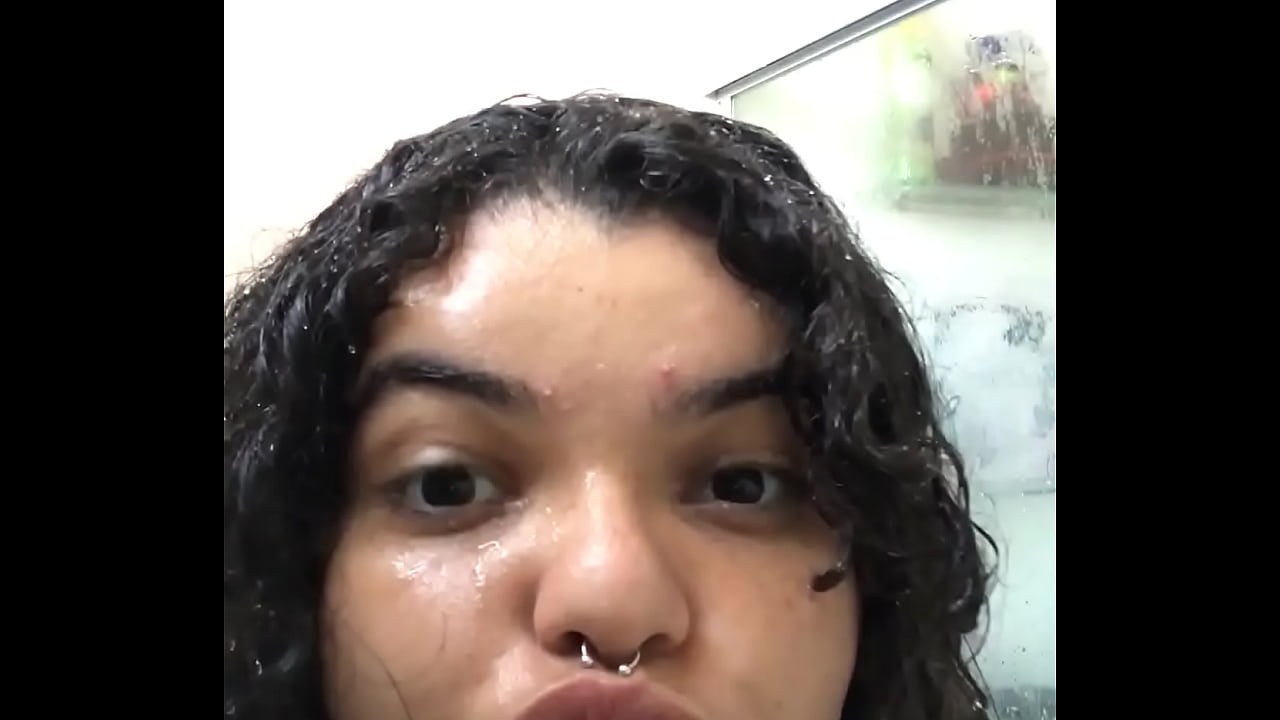 Voc&ecirc; &eacute; safado o bastante pra tomar banho comigo? Quero ver me esfregar todinha... por inteiro e sem esquecer de nenhuma parte.