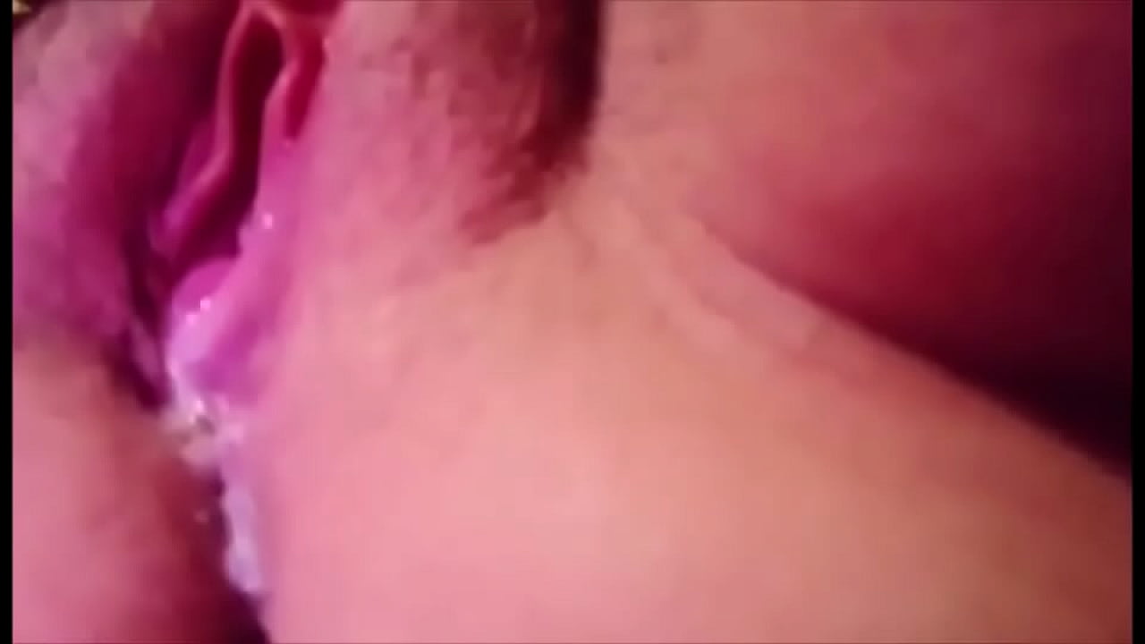 Fiatal csinos anyuka kiel&eacute;g&iacute;ti mag&aacute;t