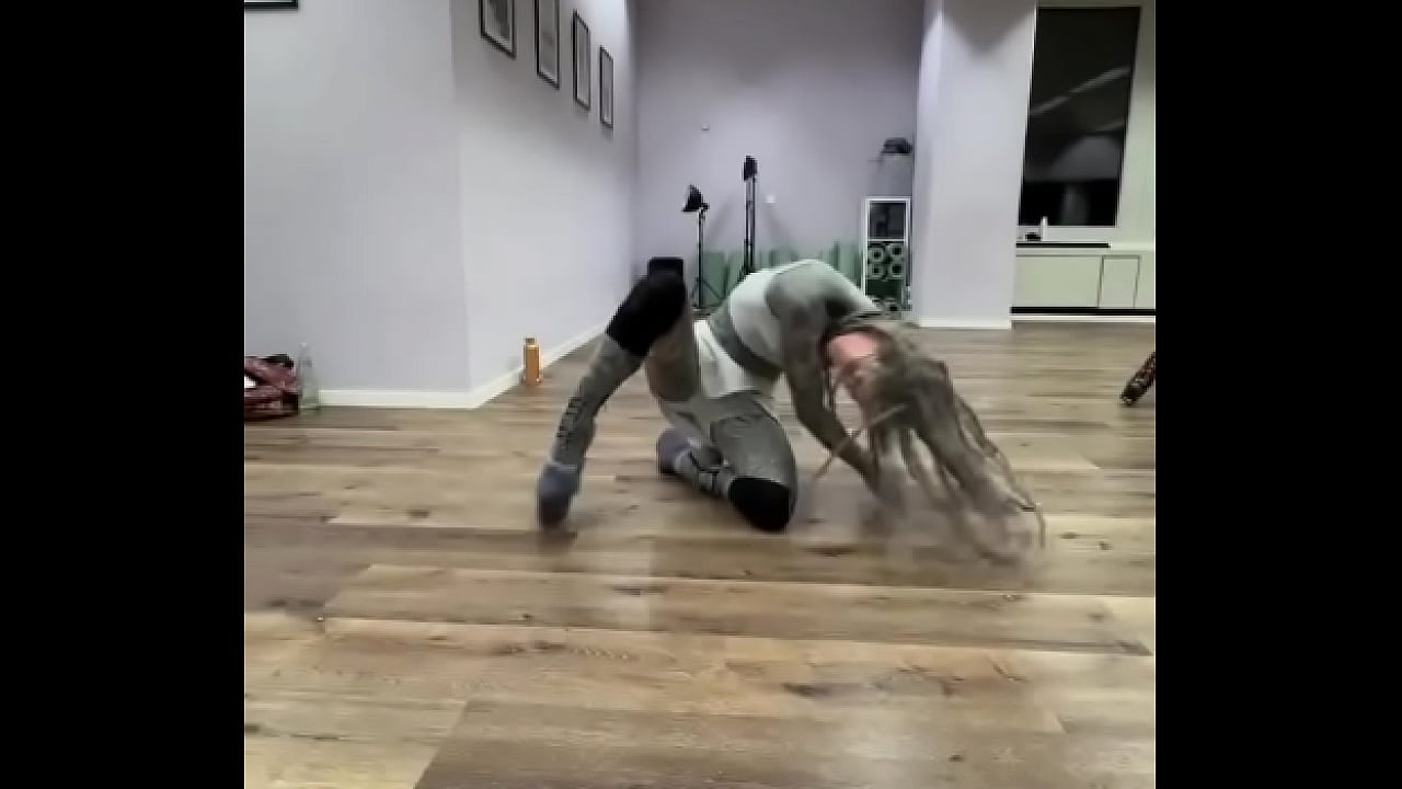 Who else loves to dance ? Comment with: Me - if you do and comment withnop - if you dont like to dance