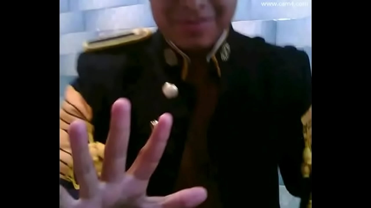 Mexicano chacal militar presume el uniforme Mexican soldier naked and uniform