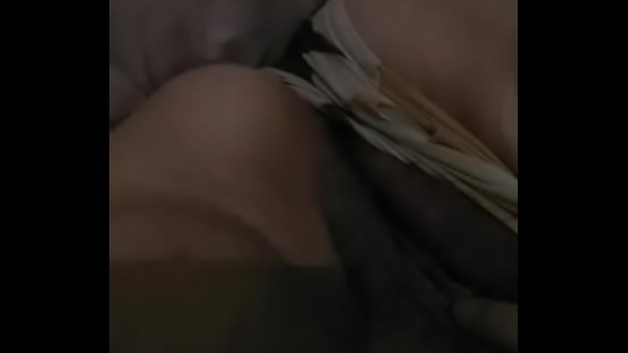 AMATEUR FEMALE TOUCHING CLIT