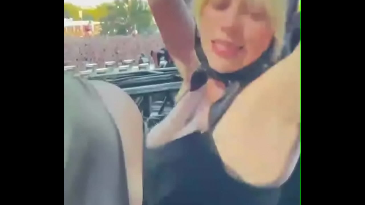 Que rico se les mueven las gomas a Billie Eilish