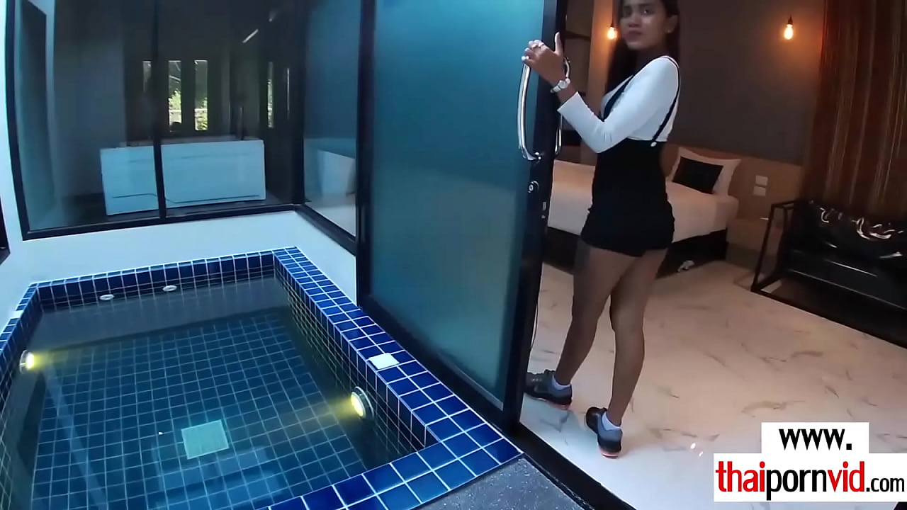 Thai girlfriend massages boyfriends cock with her feet