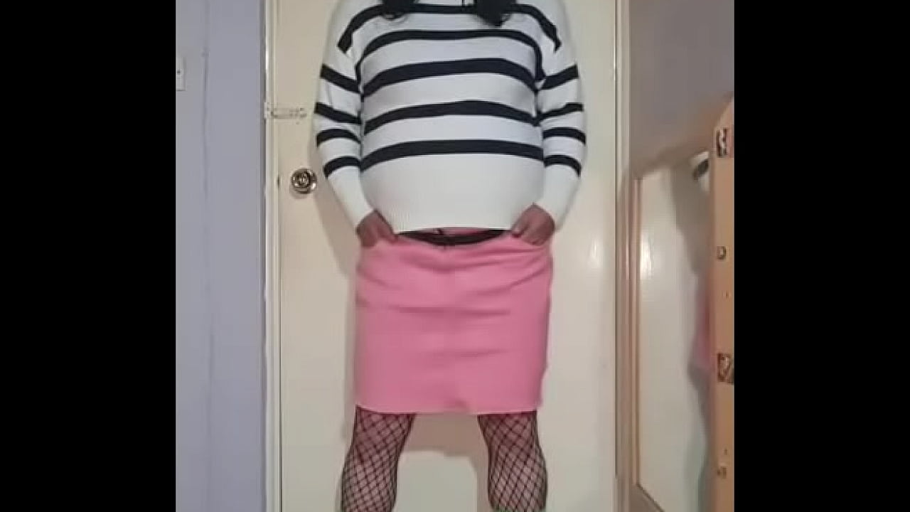 i am a crossdresser that loves the taste of pee