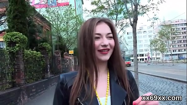 Artful doctor pleasures sultry girl narrow twat in threeway