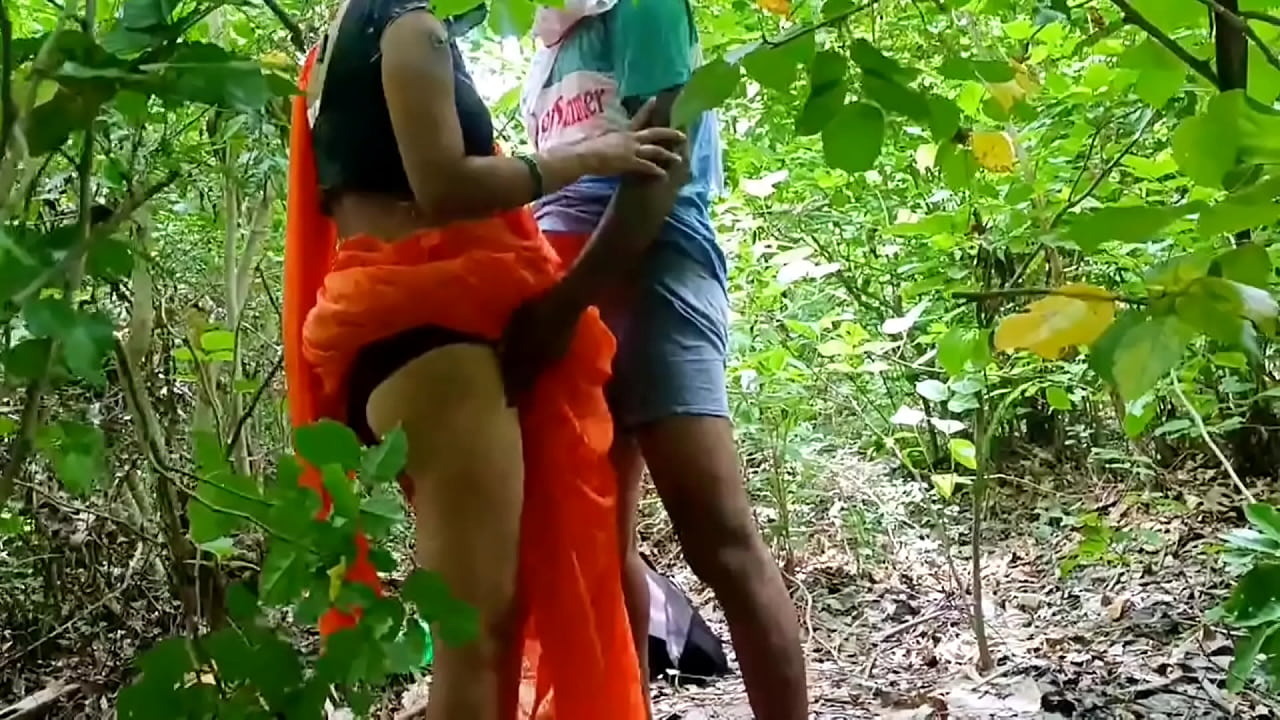 Padosi Ka Ladka Ne Jungle Mein Mujhe Ghodi Banakar Meri Chut Ki Chudai kar di