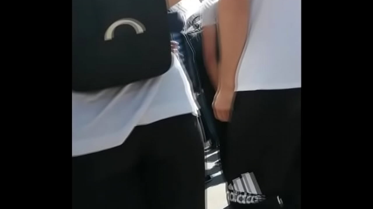 Culitos del tecno en reuni&oacute;n estudiantil