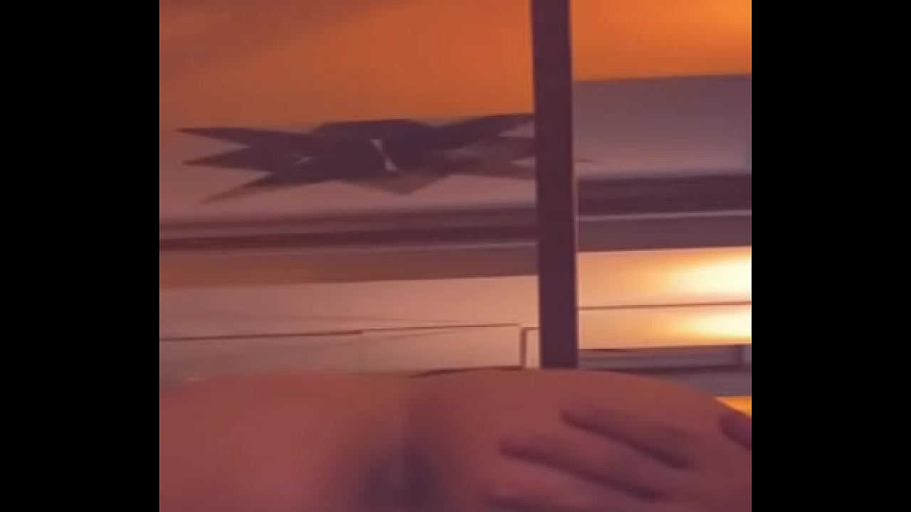 Mi compa&ntilde;ero de habitacion llega mareado del bar lo toco por encima de su ropa hasta exitarlo