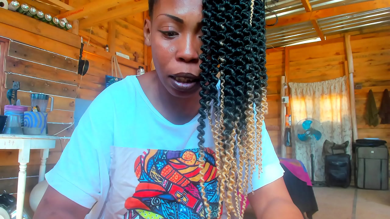 Big-Ass twerking, message in  full panties