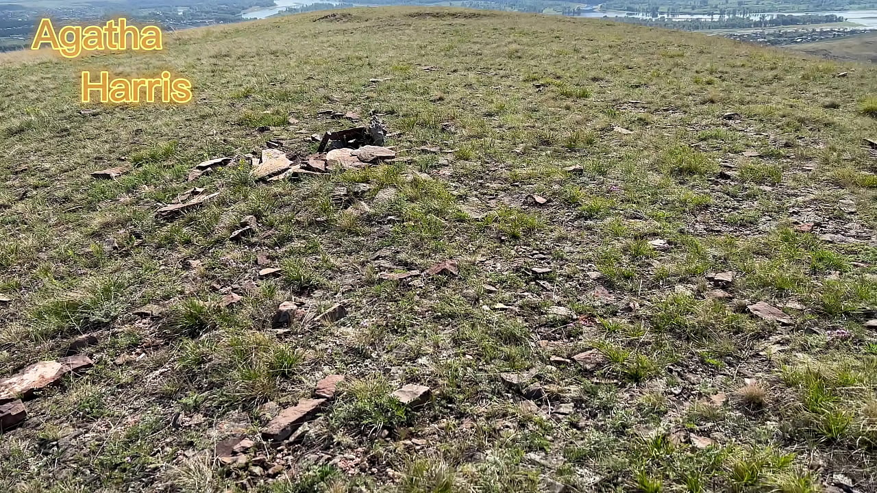 Агата оседлала незнакомца на глазах у всего города