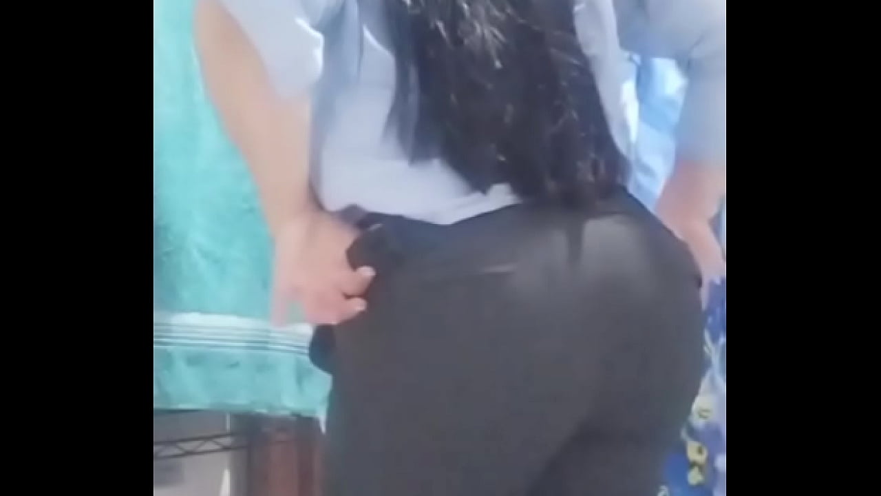 Secretaria culona mexicana se quita todo su uniforme en el cuatro de lavado del trabajo y muestra todos su culo gordo y sus ricos senos