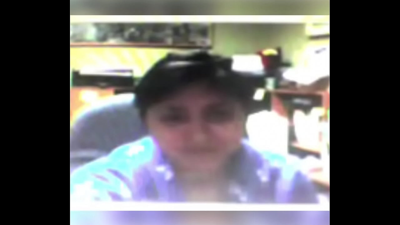 Me ense&ntilde;a sus tetas