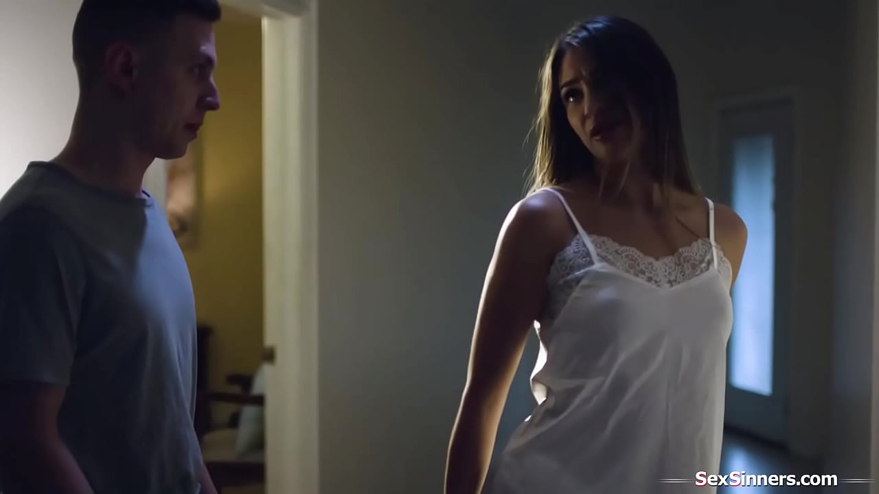 Gizelle Blanco catches her gfs stepbrother peeking.She leaves the bedroom and finds his dick hard.The brunette lets him fuck her in the hallway