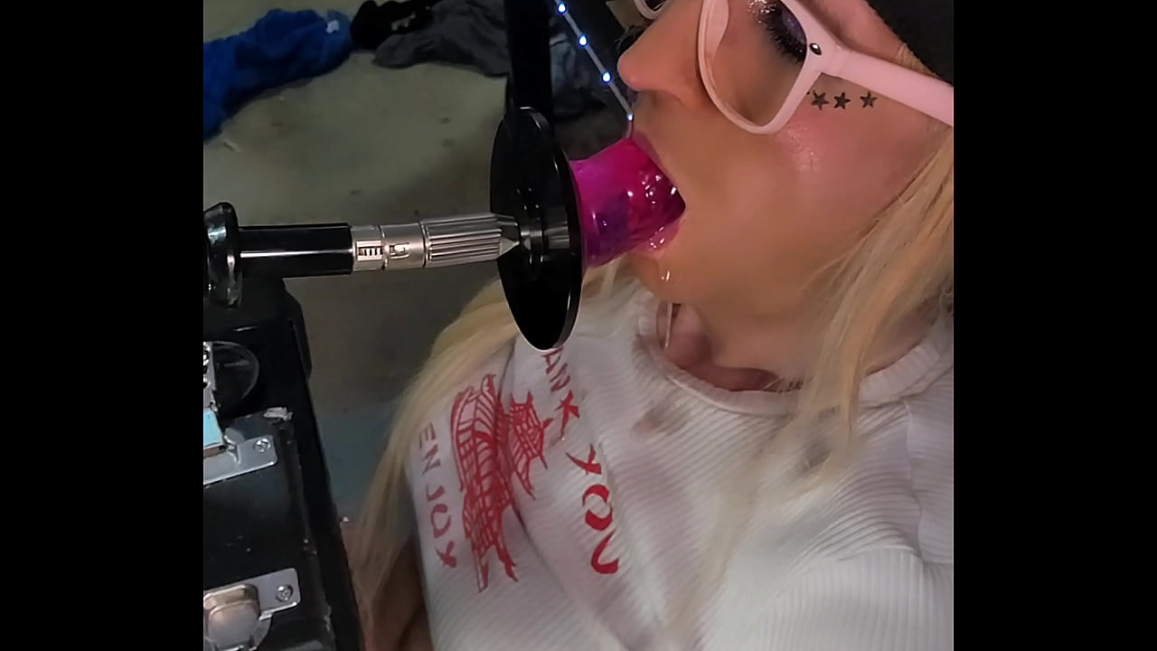 One Way to Get Rid of that Pesky little thing they call a Gag Reflex & Cummies at the end!