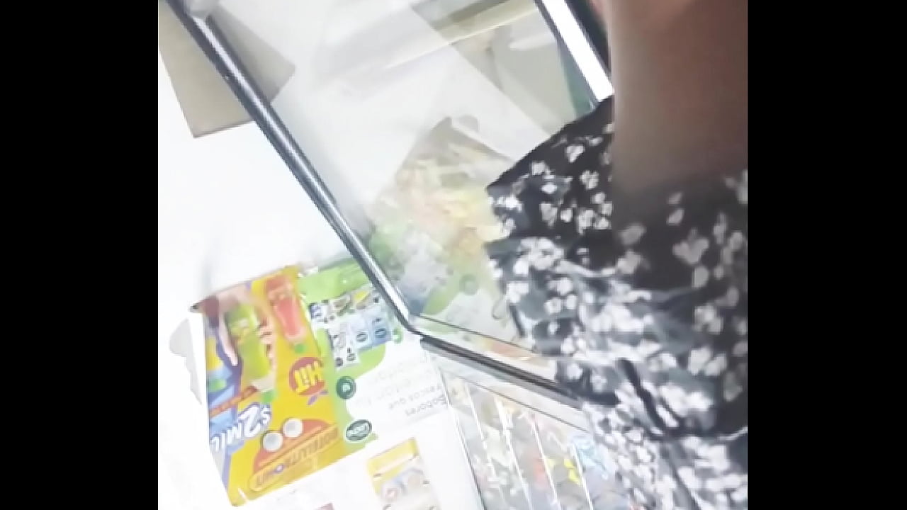 Bajo falda en la tienda