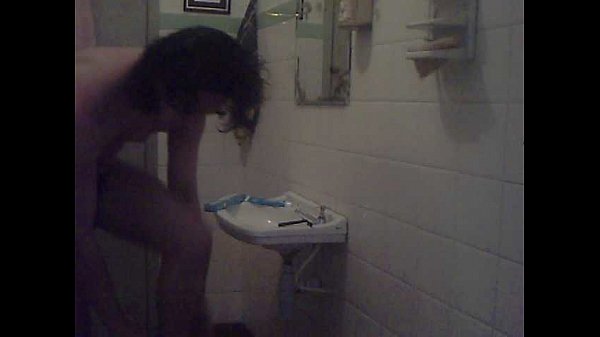 Pelad&atilde;o fazendo a barba bigode costeleta e cavainhaque