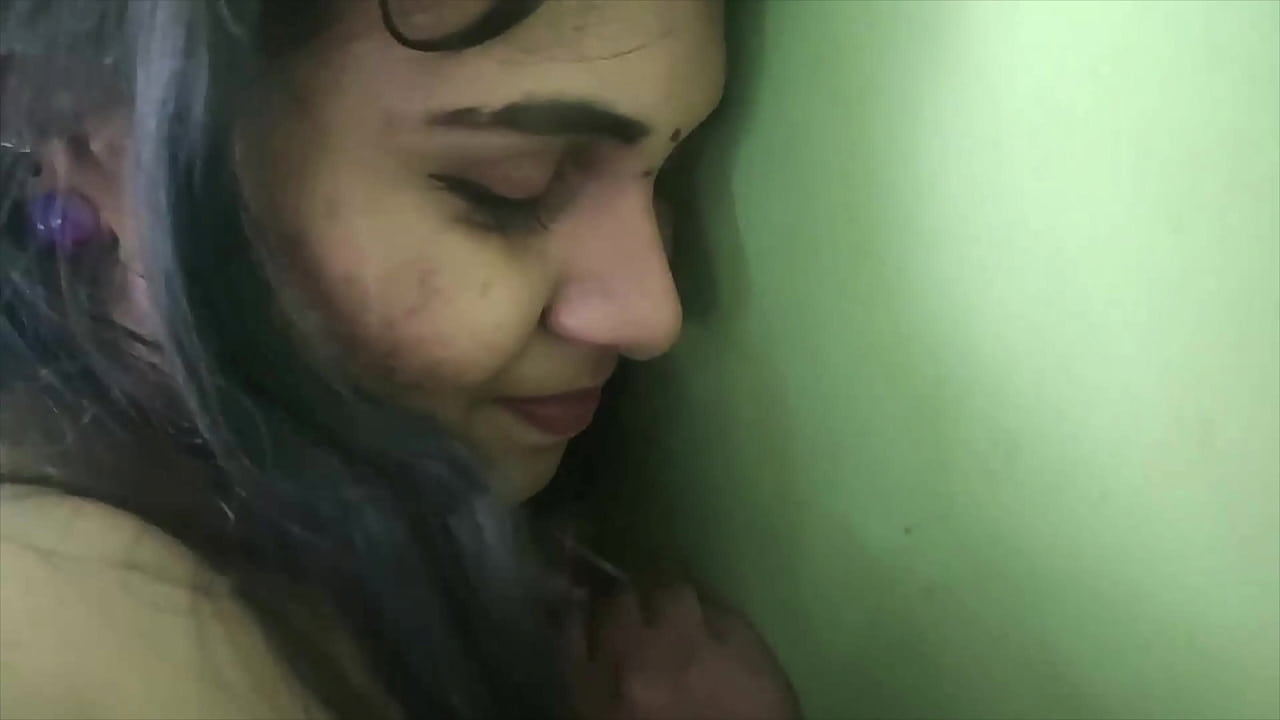 Desi Lovers Cuddle And Kiss Passionately