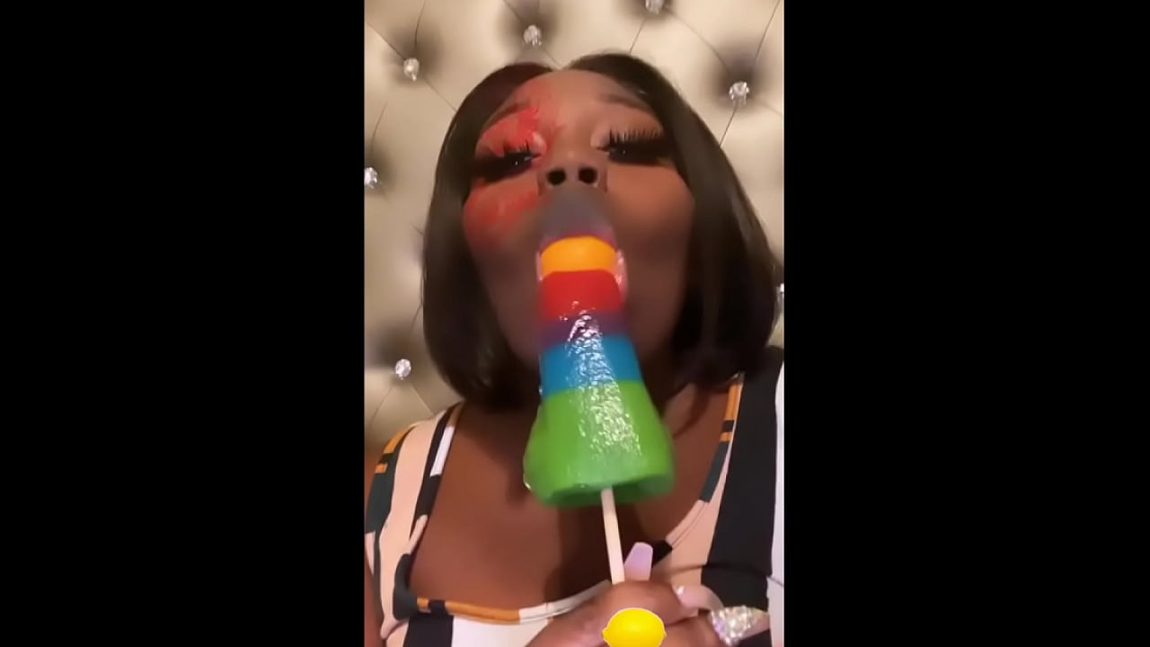 Lovely BBW SSBBW FETISH - Black Girl Twerking ASS