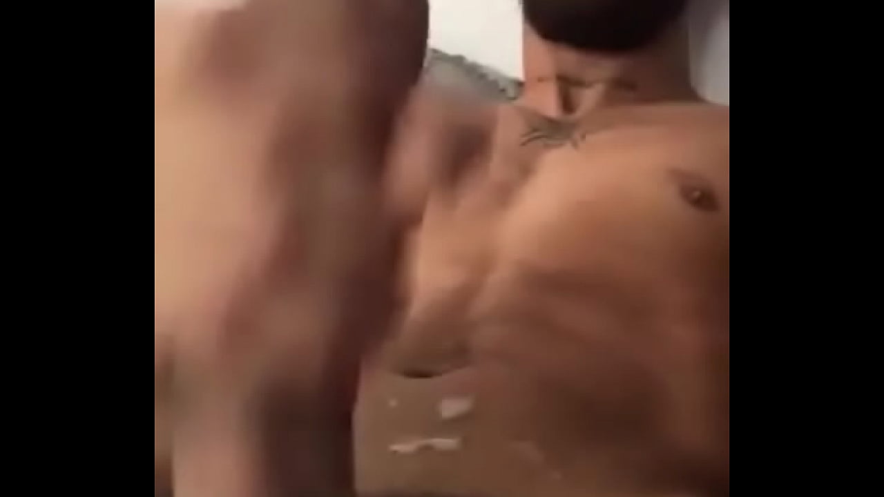 D&eacute;jame darte esta leche la quieres adentro o en la boca