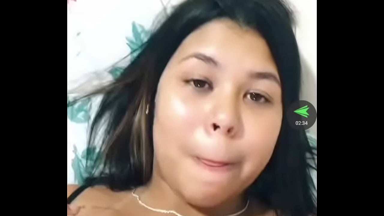 peituda na live com bronzeado