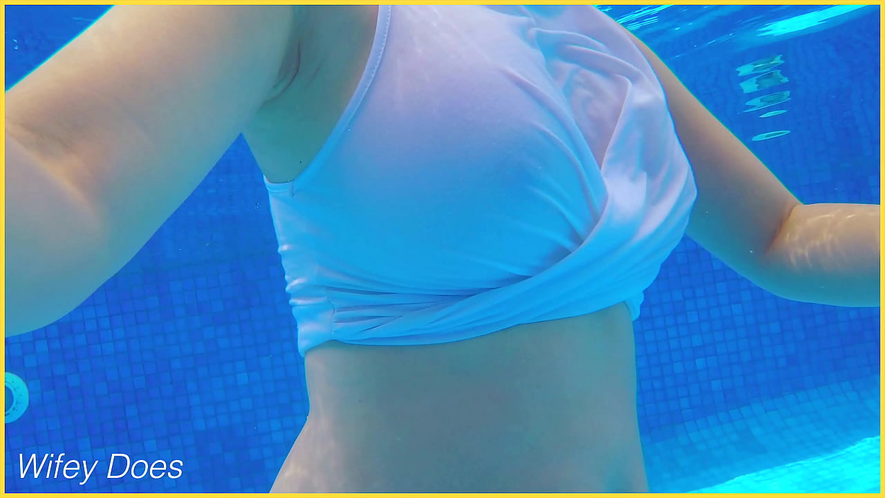 MILF shows perfect tits outdoors swimming