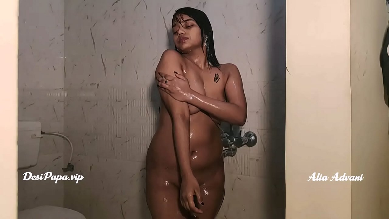kiara advani shower scene
