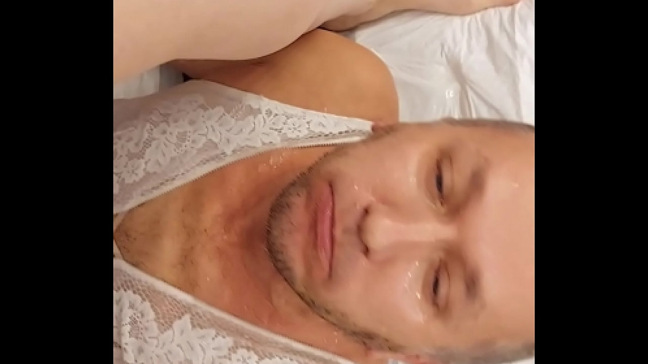 Госпожа ссыт в рот рабу