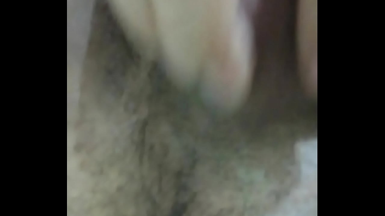 Joven muestra sus bolas