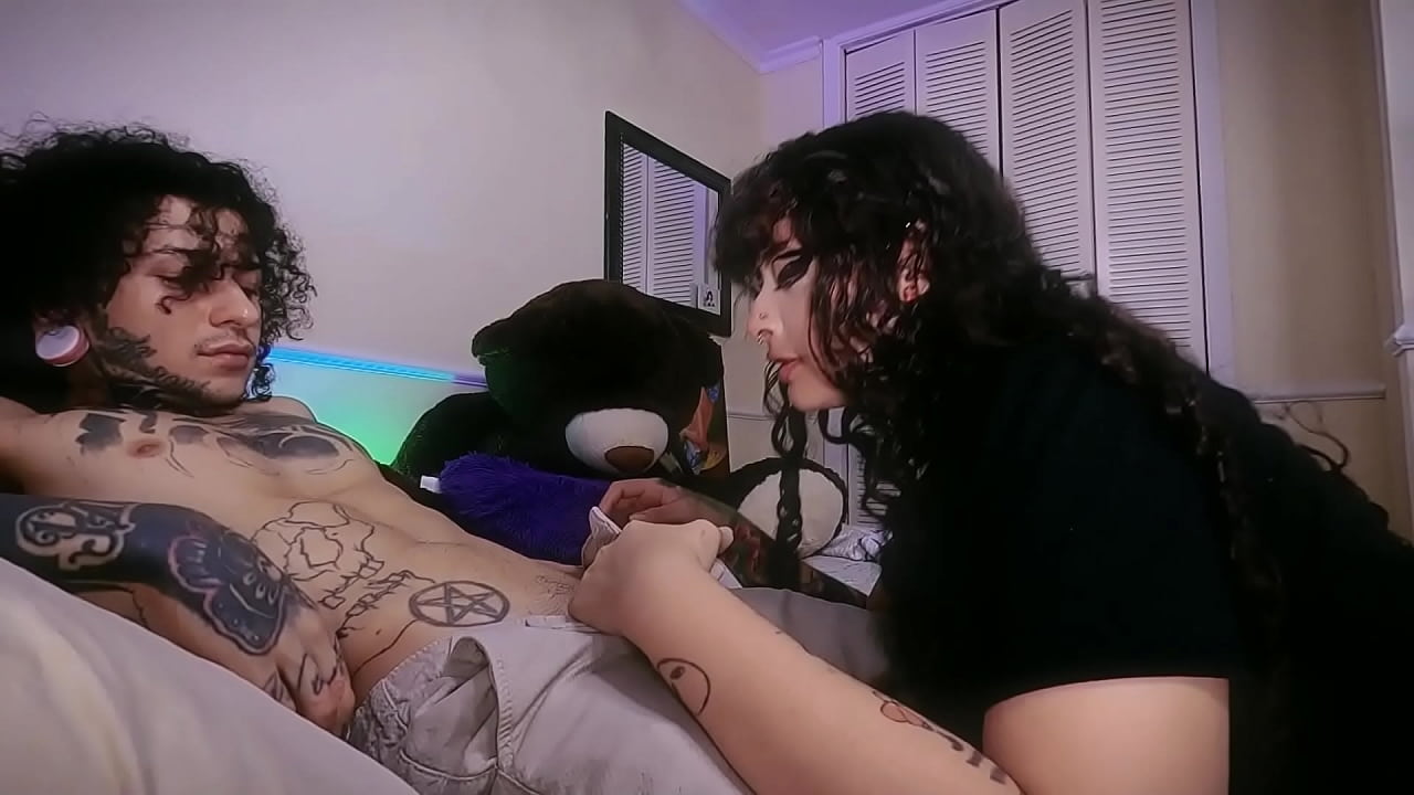 i am hot and my girlfriend suck my dick