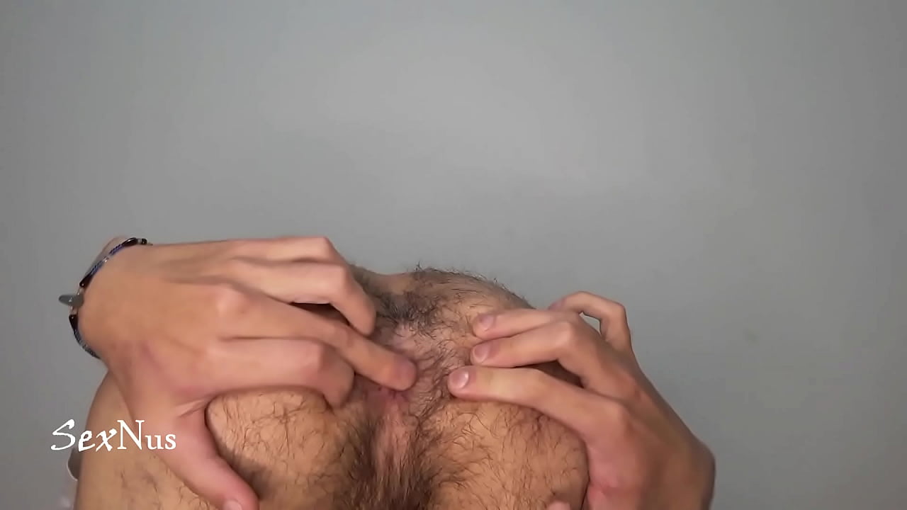 Me estoy metiendo un dedito en el culo