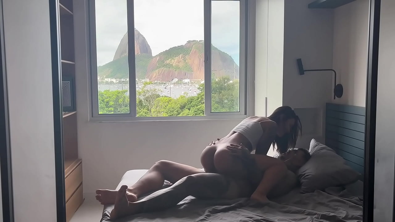 FuckingPussy com creampie na turista do Rio - completo no sheer