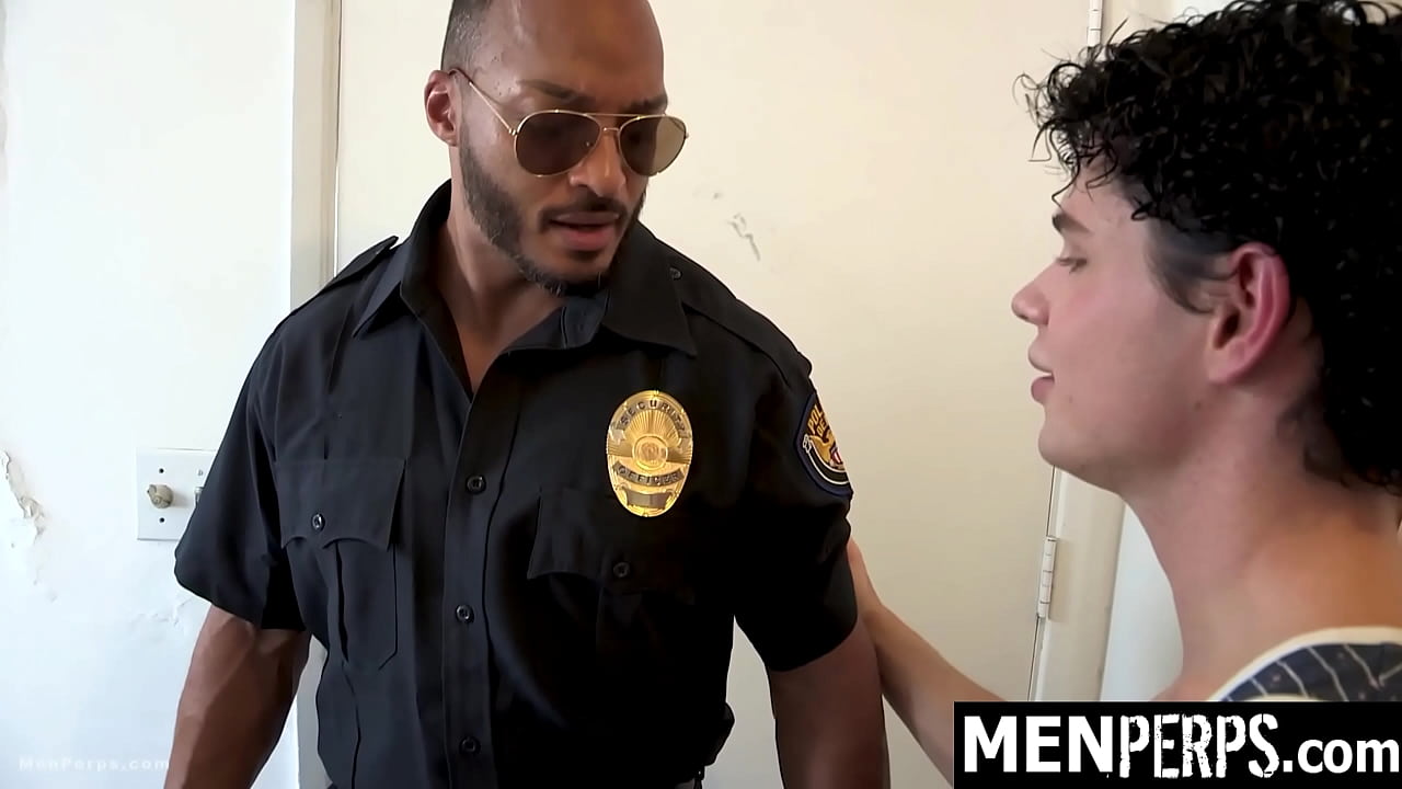 Hot Guy Gets Tricked into Gay Sex with Security Guard - Menperps