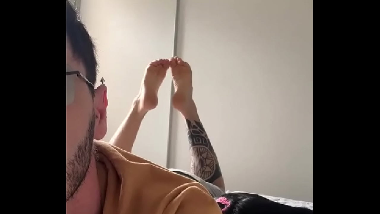 Let's make this week better than the last one.Good morning...#tattoboy #feet #feetcontent #working