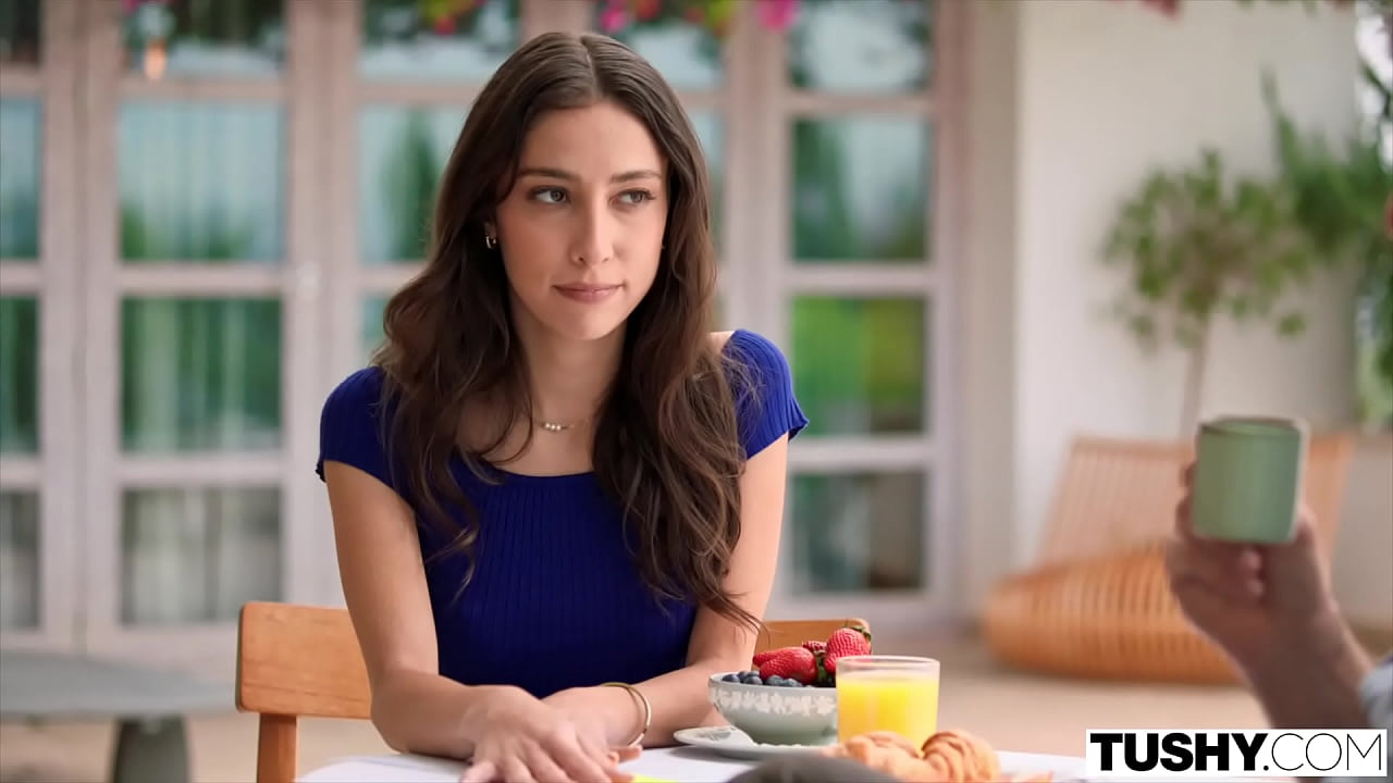 Eva is preparing for the erotic role of a lifetime, and getting deep into character is inspiring her to seduce her director.