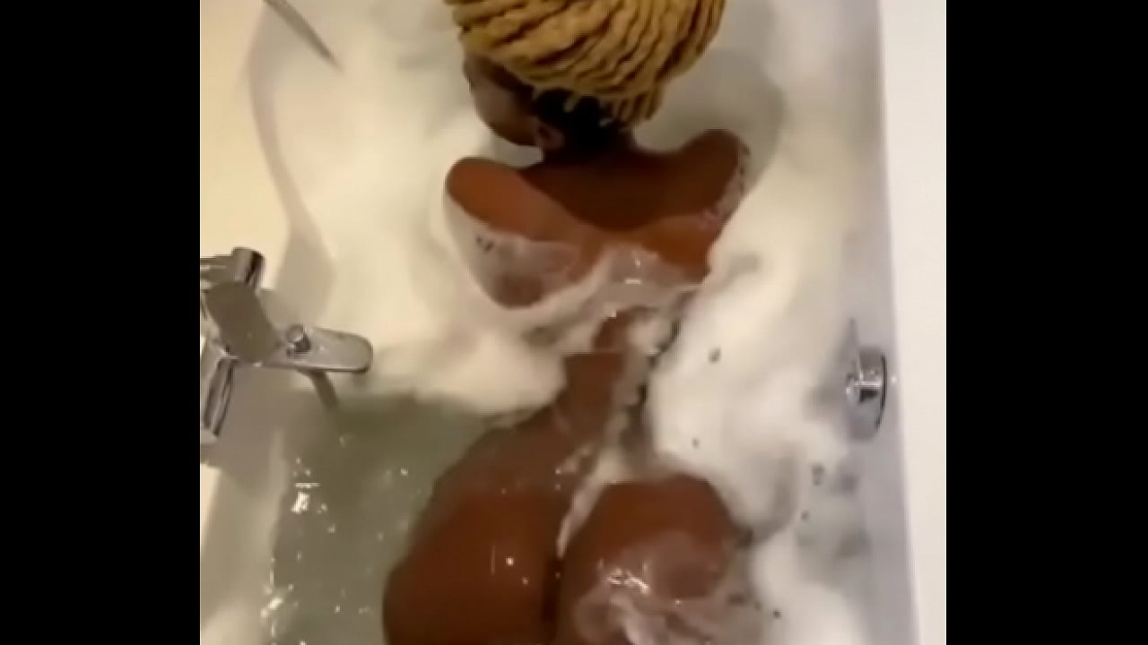 Sexy Bath Babe