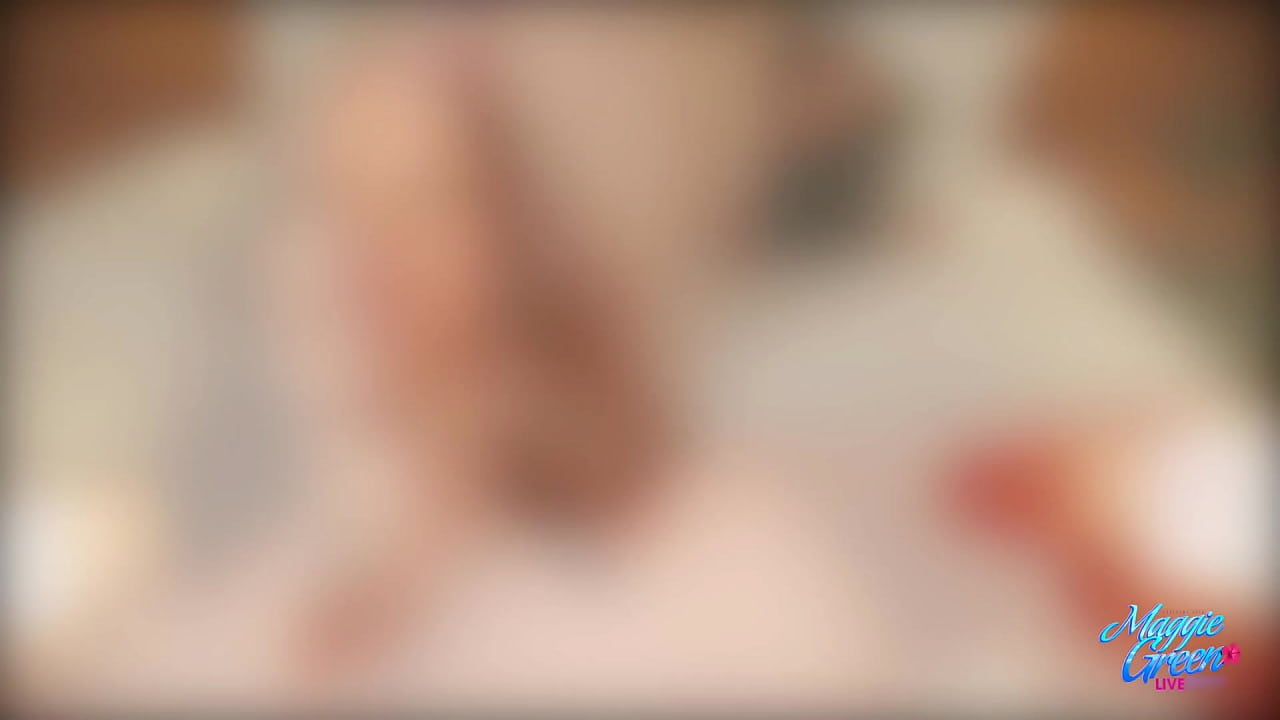 Maggie&rsquo;s Got a Shiny New Glass Toy to Play With! Steamy Solo Show!