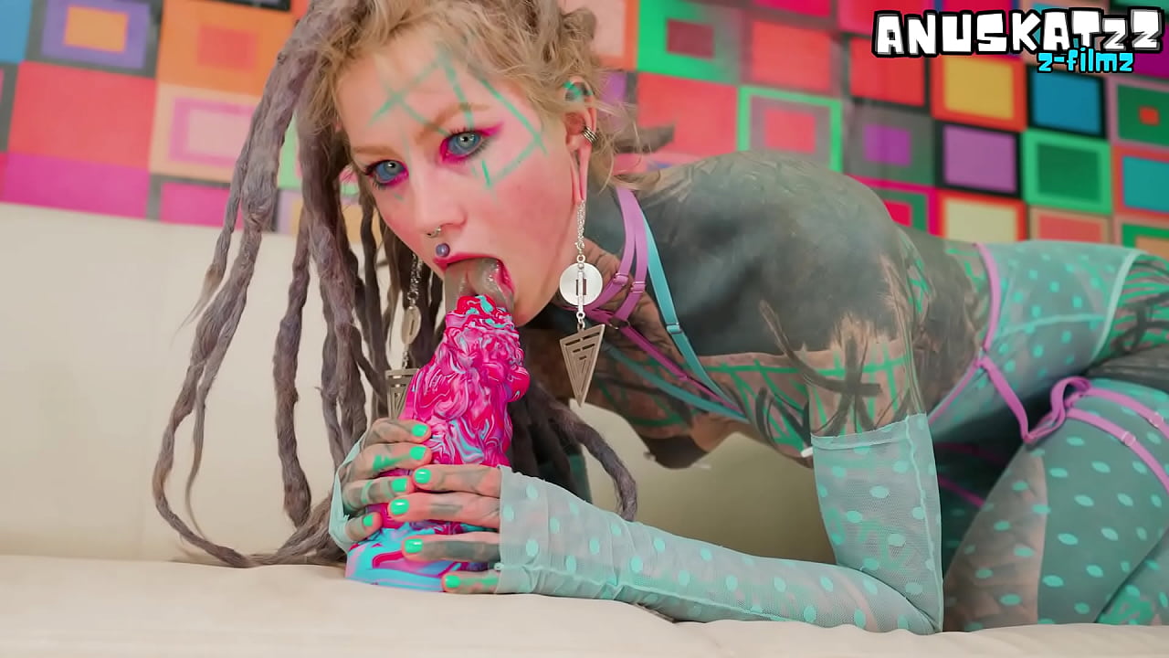 Inked Girl Squirt Anal &ndash; Big Dildos, Gaping & Squirting Action