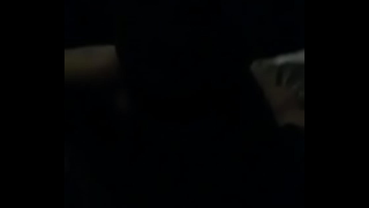 wilton le dice a su amigo marica con gestos que quiere besar su enorme pinga