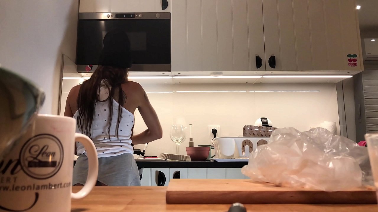 Leon&acute;s Angel Tight Pussy Big Tits Hot Girl Sylvia No Underwear in the Kitchen Bare Round Sexy Ass