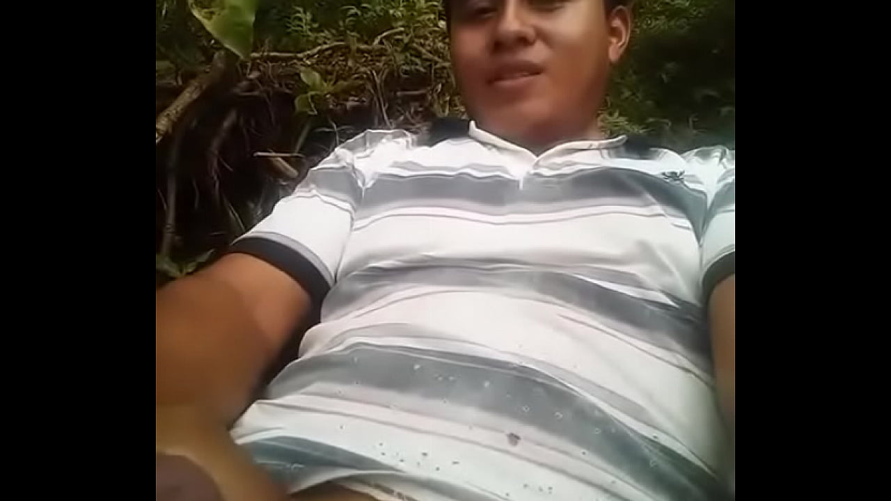 En el campo sacando leche