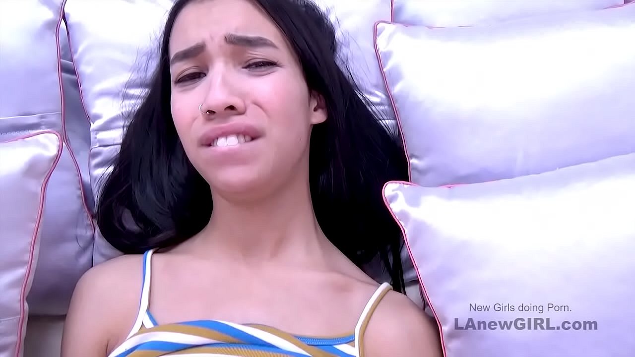 Hot 19yo babe fucked by fake agent at modeling audition