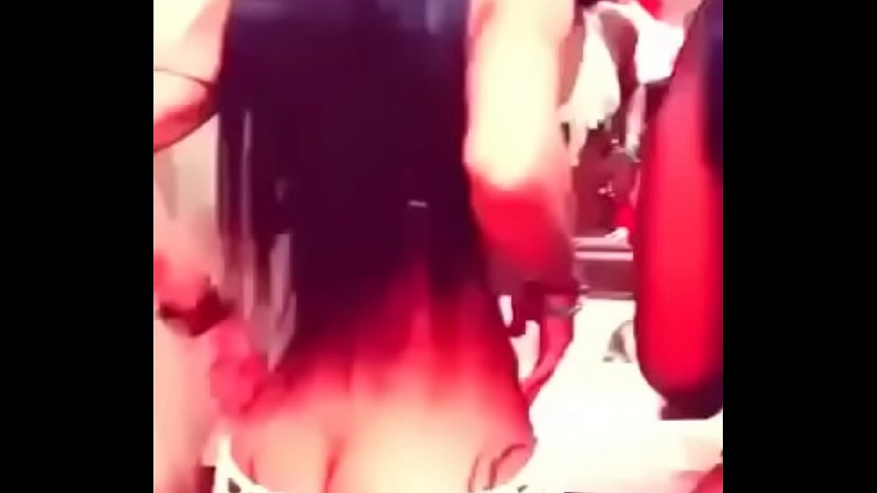 CHICAS APLAUDIENDO CON LAS NALGAS - APPLAUSE GIRLS